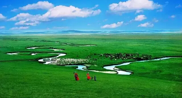 走进鄂温克猎民乡,与驯鹿亲密接触