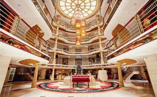 黄金5号游轮大厅