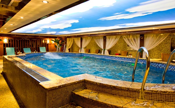 总统8号游轮游泳池