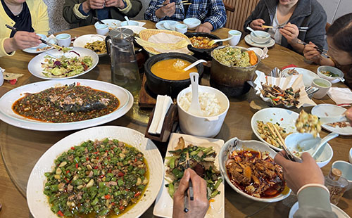 青城山重庆鑫贵钰糖酒公司团建餐食02