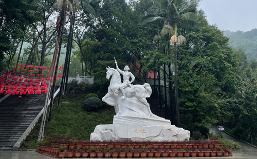 赵一曼雕塑
